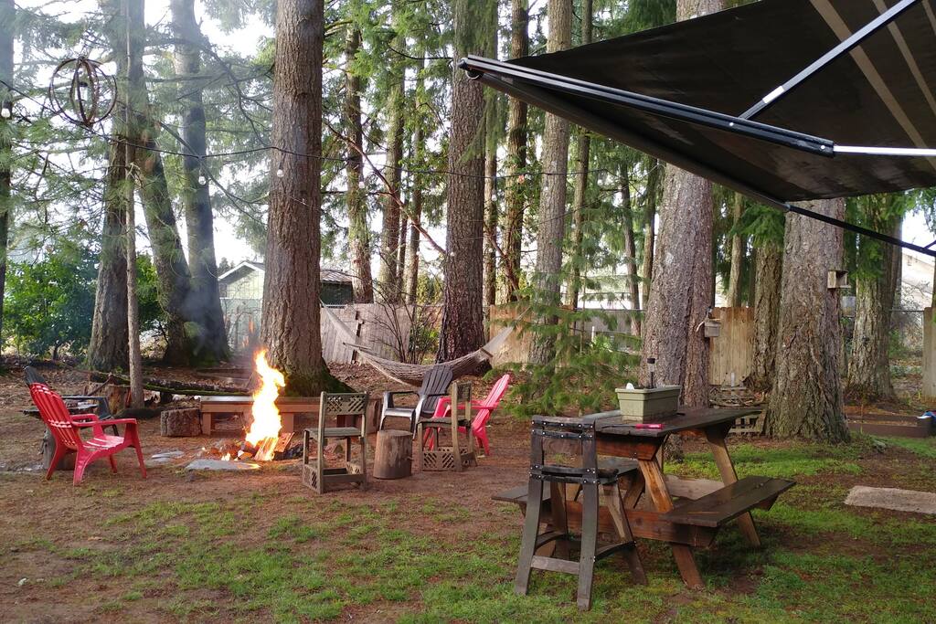 Outdoor space and fire wood and papers stored under tarp for your use...picnic table for outside dinners too!