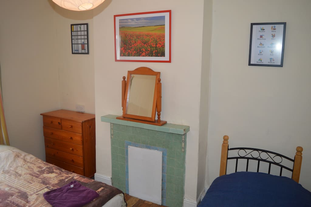 Clean comfortable spacious room, perfect for anyone coming to Dublin to enjoy everything the beautiful city has to offer.