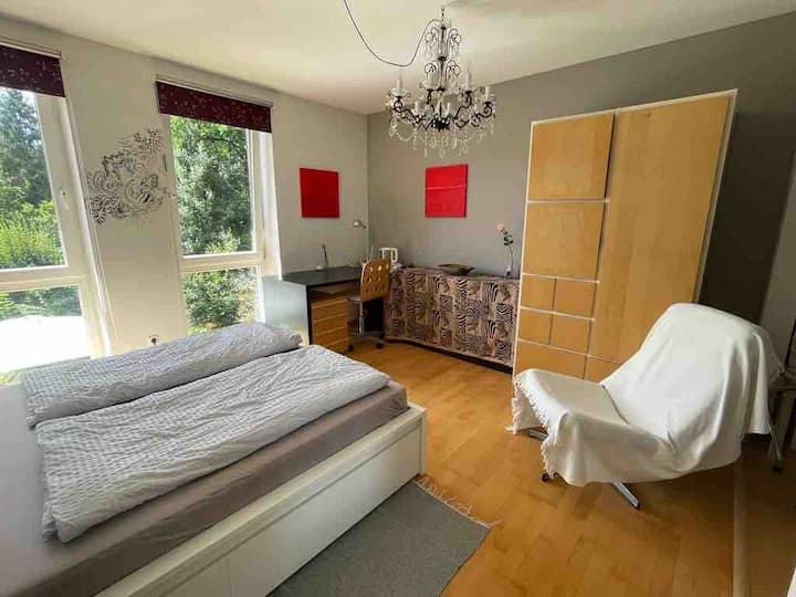 Townhouse in the countryside - Uninähe Red Room