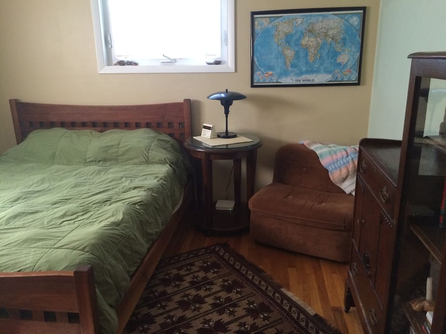Sunny and bright SE-facing bedroom with a queen bed, wifi and internet connection, and a desk.