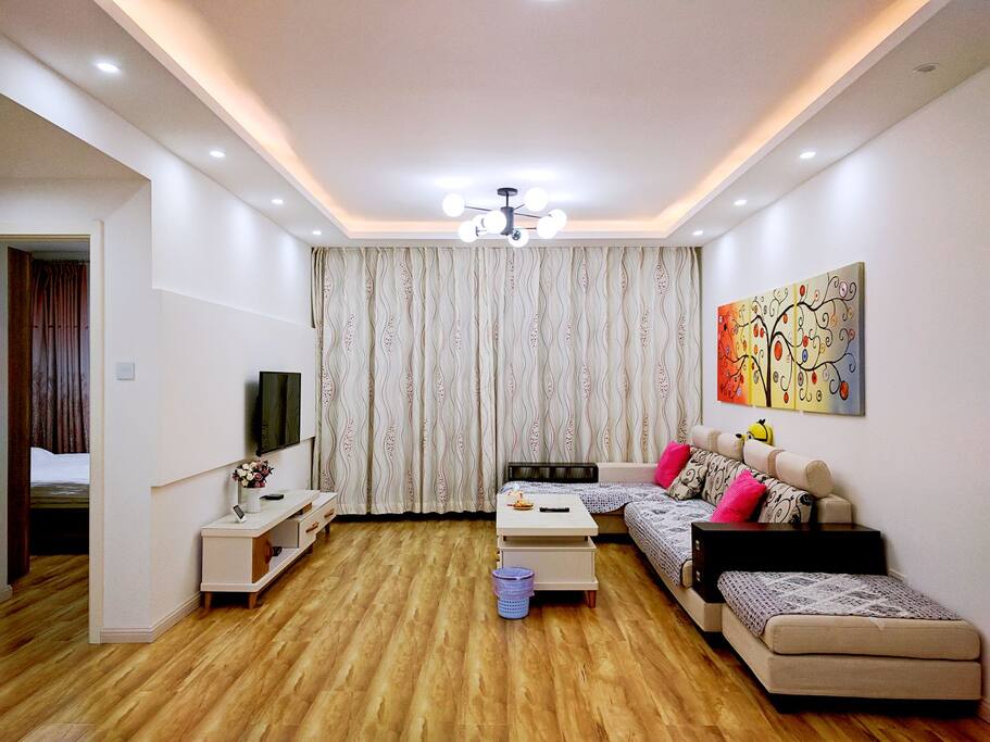 宽敞的客厅 Large living room