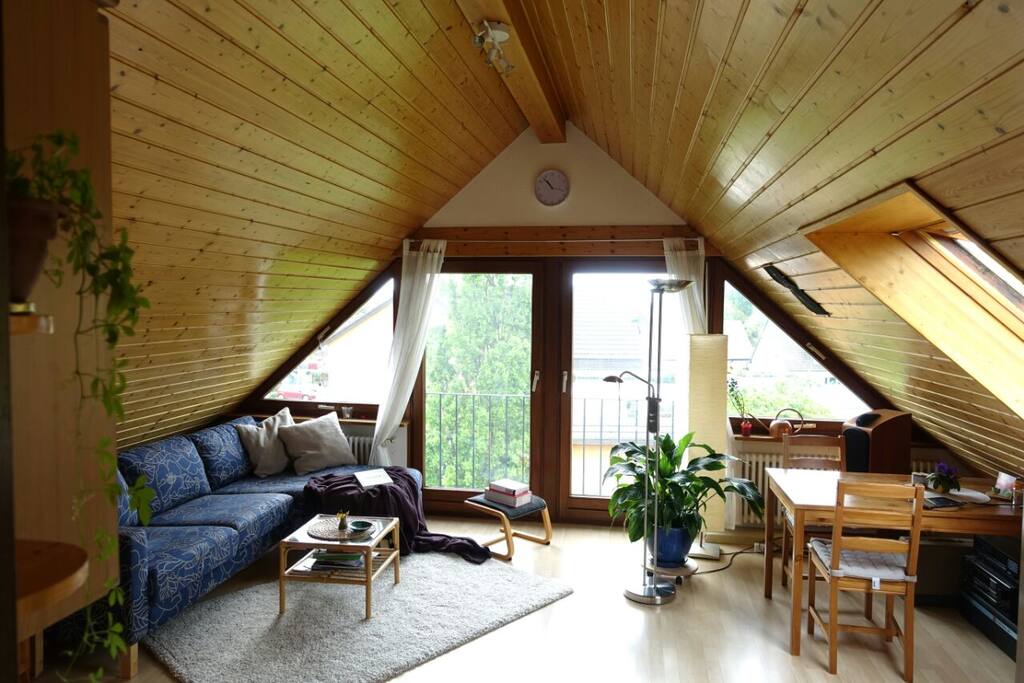 Wohnzimmer mit französischem Balkom