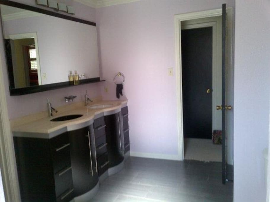 upstairs bathroom lots of space and double sinks