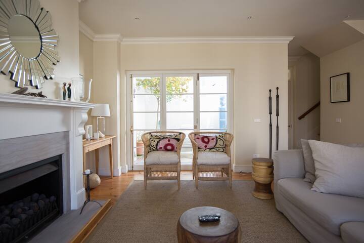 2 Middedorp at the Majestic Village, Kalk Bay gallery image 3