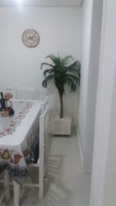 Mesa com 6 cadeiras + mesa e 4 cadeiras sacada