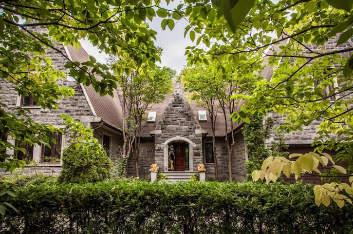 Amazing 8BR Suites Waterview, SPA & Pool Now Open gallery image 4