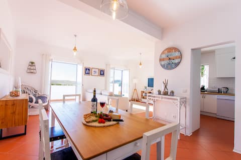 Anúncio popular: 2 Bed, GF apartment, panoramic lagoon & sea view em Foz Do Arelho