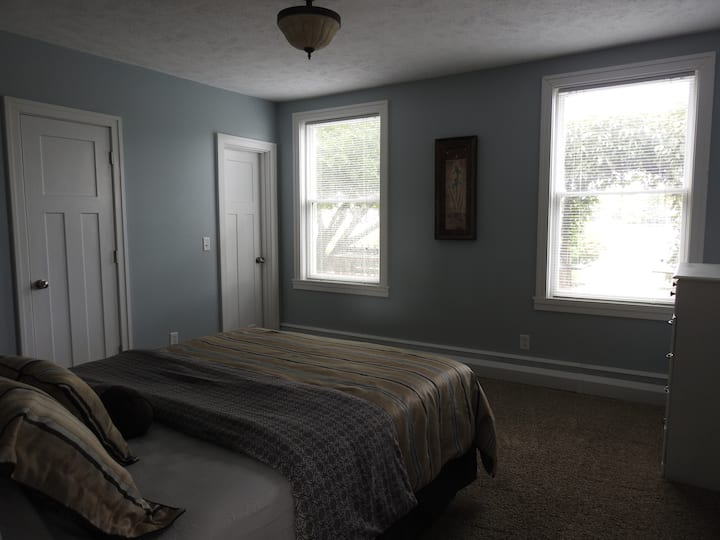 חדר שינה בקומה הראשית 2 - קווין