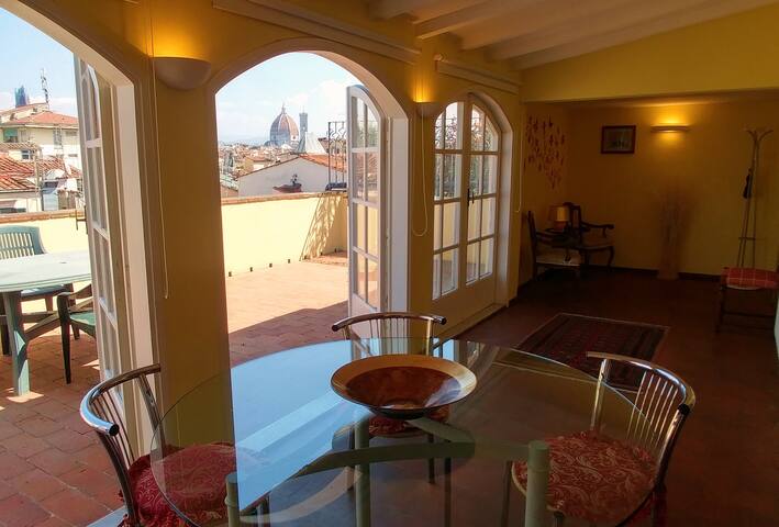 Central apt amazing view!500m from SMN gallery image 2