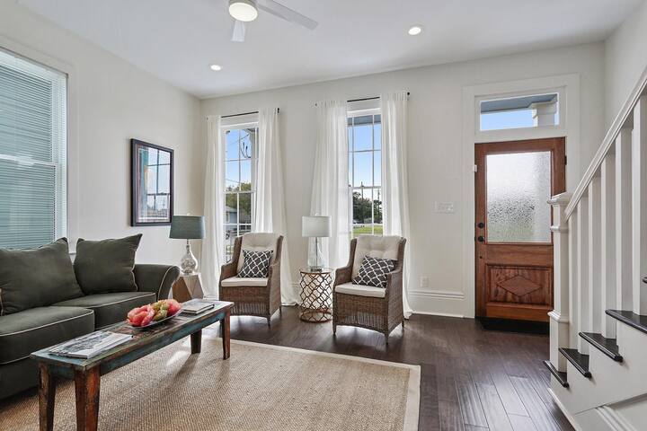 The Retreat On Burgundy. gallery image 5