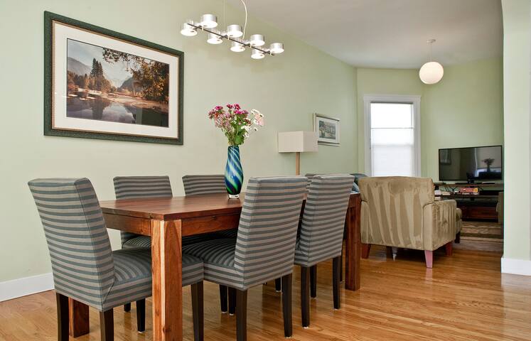 Awesome Location, Great for Business Travelers gallery image 5