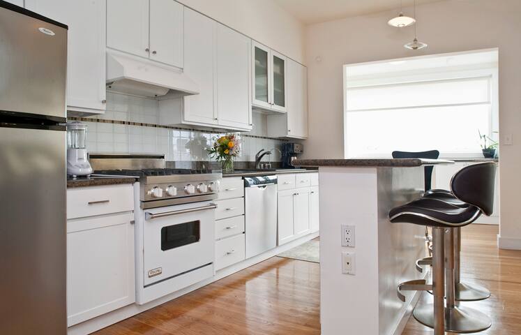 Awesome Location, Great for Business Travelers gallery image 3