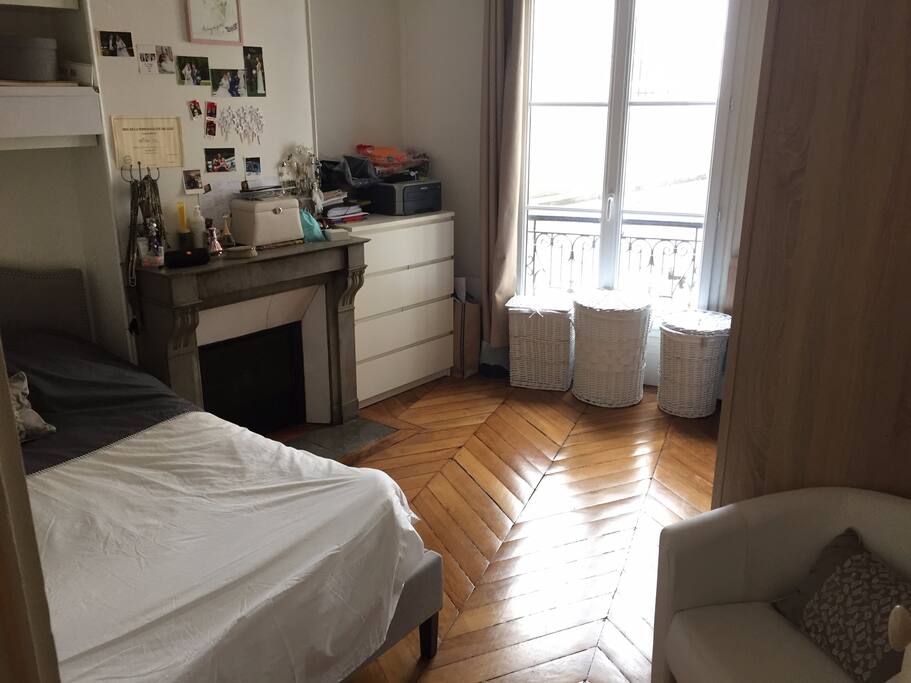 Chambre avec lit double