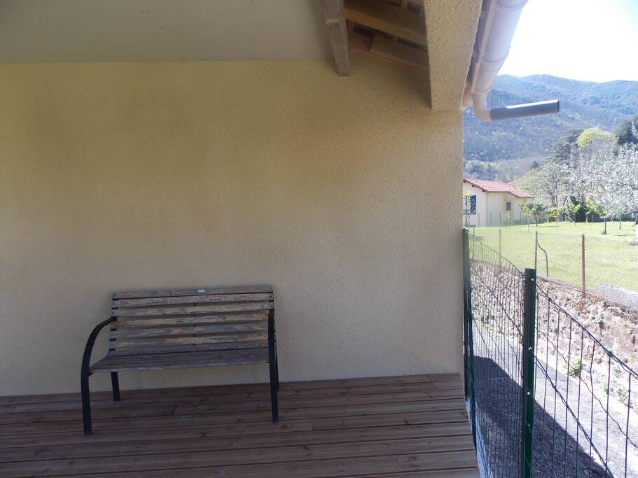 terrasse en bois couverte accès depuis la chambre parentale