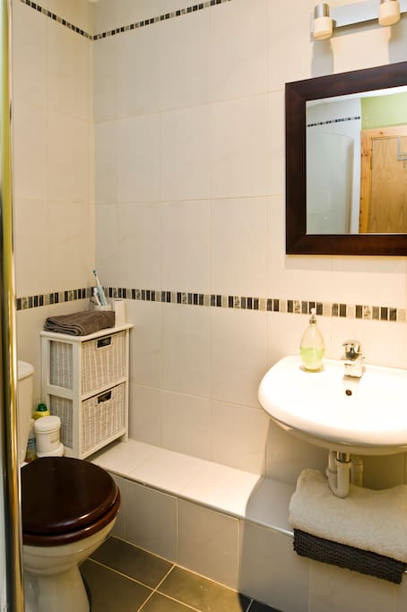 Nice bathroom with a double shower