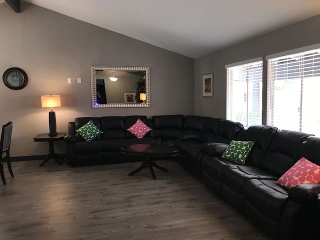 SANITIZED! HOME JUST 5 MIN DRIVE FROM STRIP