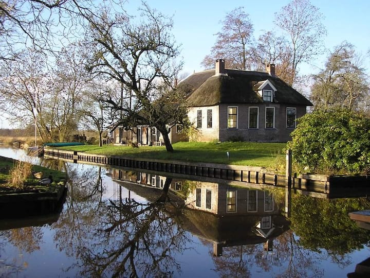 Apartment on water (front)