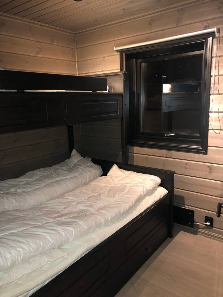 Dormitorio 1 (litera familiar de 150 cm de ancho abajo y 90 cm por encima)