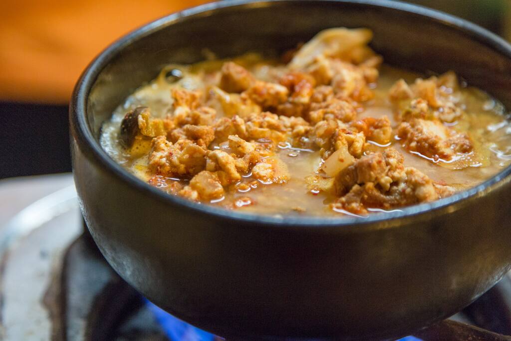 Host LOVES cooking, so come downstairs for a nice Korean home-cooked dinner for 1,000JPY per person!