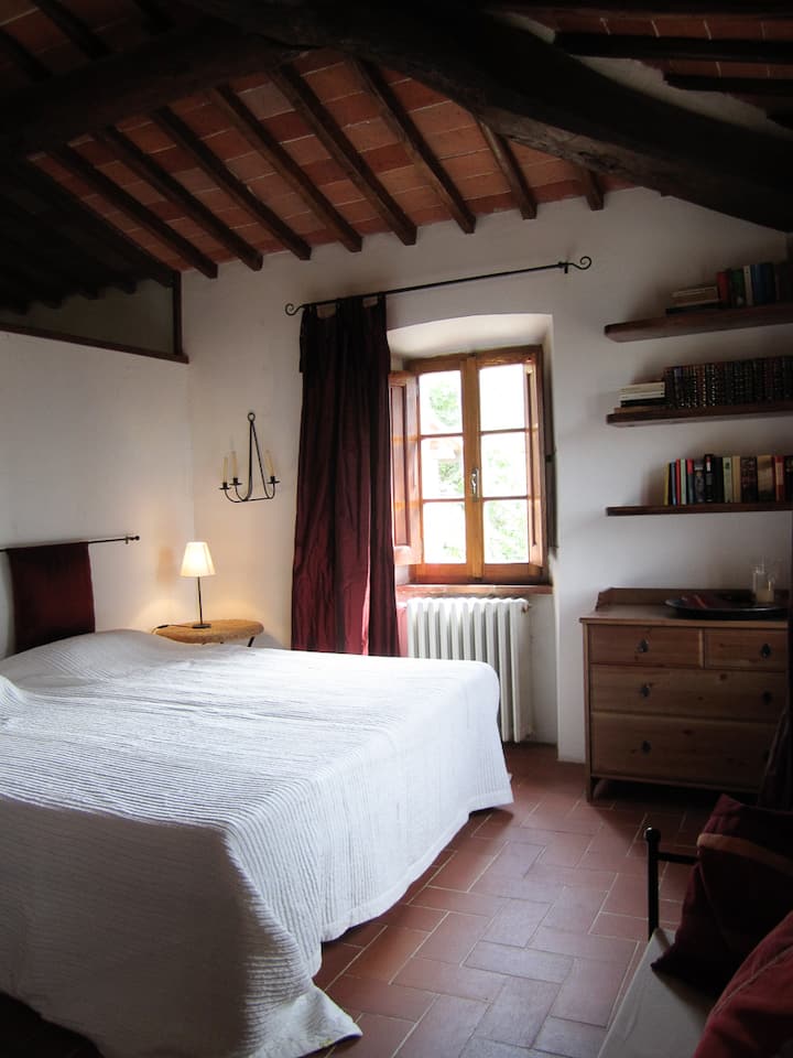 A bedroom with a double bed