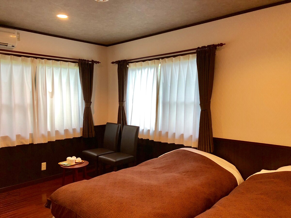 二人用の高原側の客室。