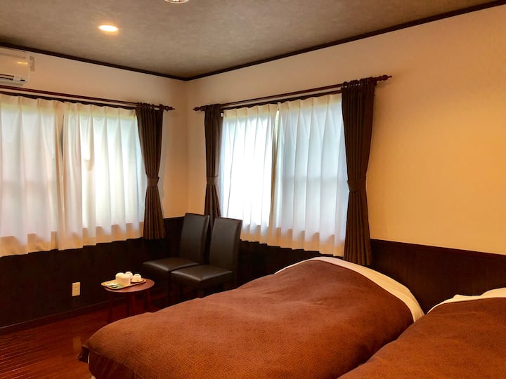 二人用の高原側の客室。