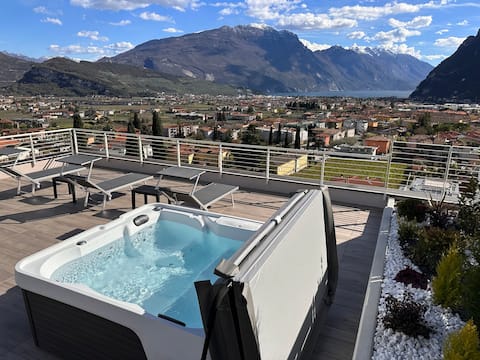 Attico Sky Lake Holiday - Luxury Apartment