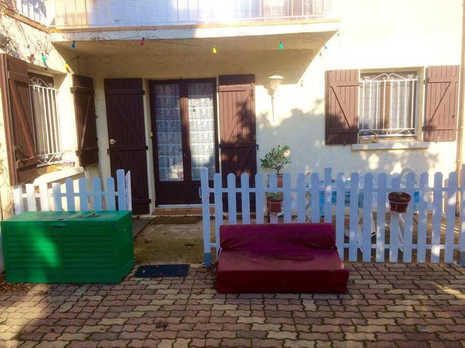 Entrée du logement via la terrasse privée