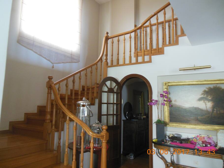 STAIRCASE TO PRIVATE ROOM