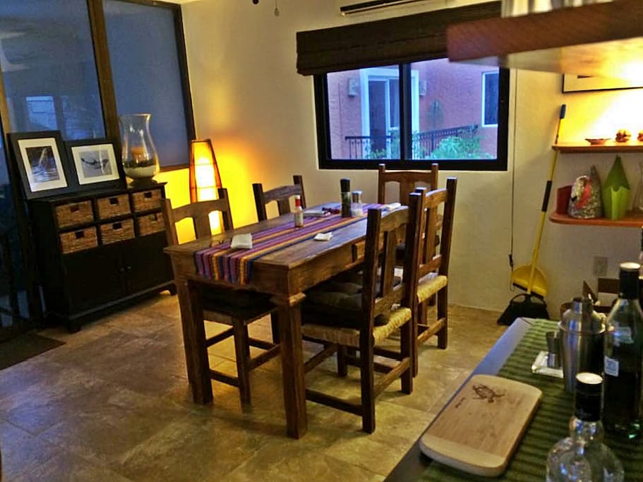 Dining room with space for 6 people.