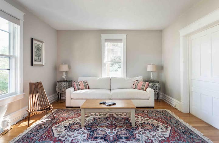 Home In The Heart Of Elk Rapids - Walk To Lake! - Elk Rapids, MI