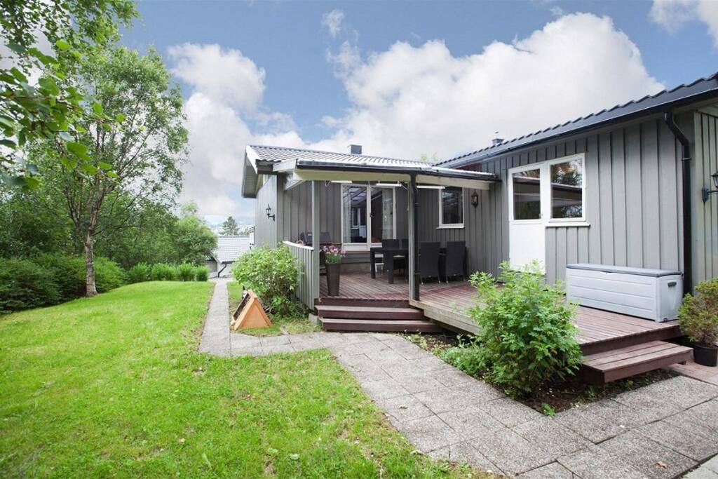 Veranda bak huset