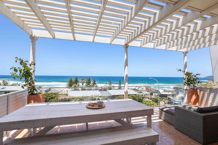 Beach View Curl Curl – House with Pool & Views gallery image 2