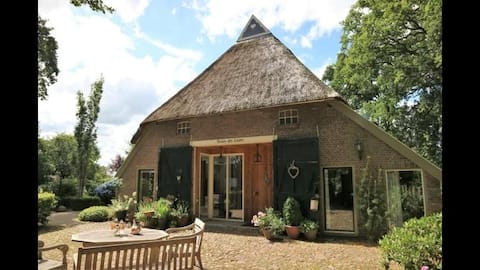 Farm stay near Emmen city center and Wildlands!