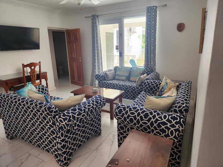 Remodeled Lovely 2 Bdrm, 2 Bath Beachfront Condo - Negril