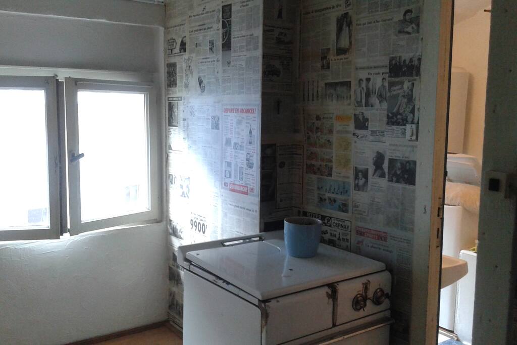 Entrée - Journaux trouvés lors des travaux de rénovation !
