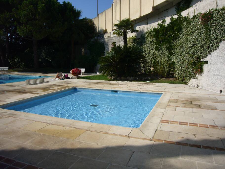La piscine (enfants) de la résidence
