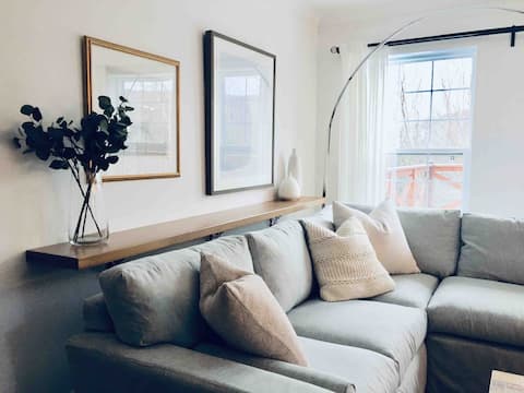 Popular Airbnb listing: Orée | Peaceful house in nature near Quebec in La Jacques Cartier