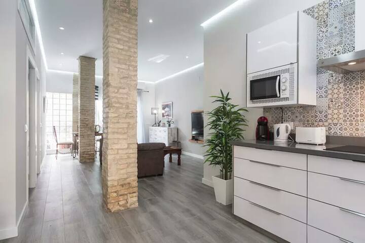 Jacuzzi| 6Pax | Queen bed| A/C| Fast Wifi| Pets F. gallery image 2