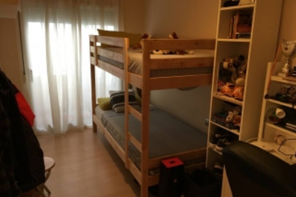 Doble room with 2 single beds