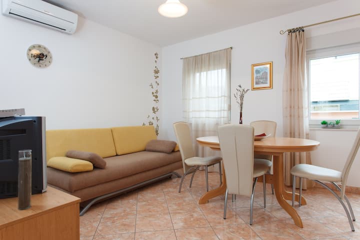 Luvi Apartment 2 Quiet Neighborhood - Okrug Gornji