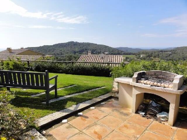 Luxury villa. Pool heating, wifi, aircon sleeps 6 gallery image 5