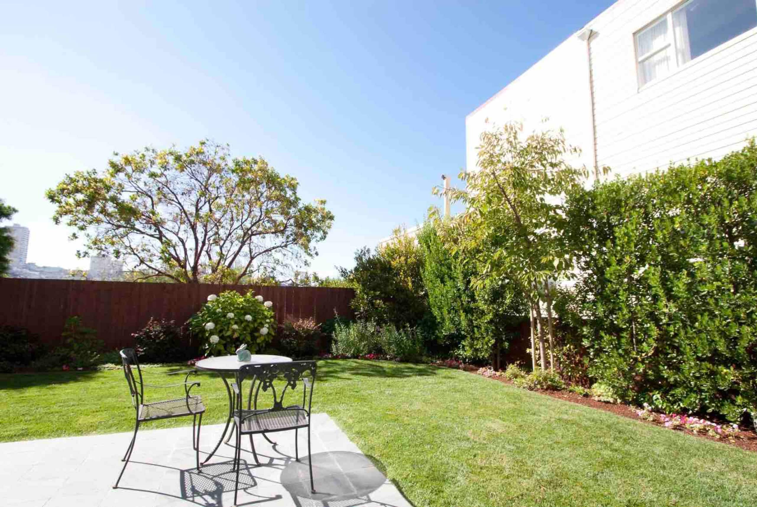 Condo in San Francisco · ★4.99 · 2 bedrooms · 2 beds · 1.5 baths - Image 29