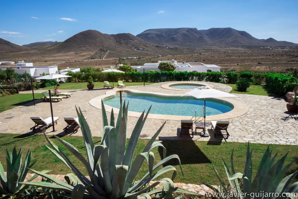 Piscina de adultos y de niños