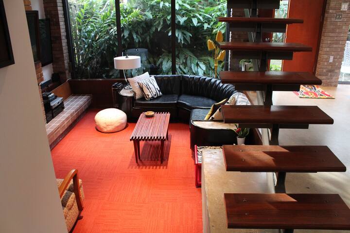 Gorgeous Modern Garden Home! gallery image 4