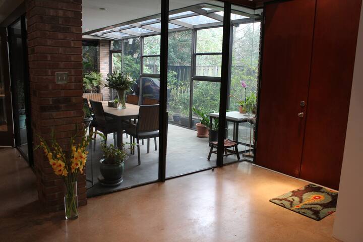 Gorgeous Modern Garden Home! gallery image 5