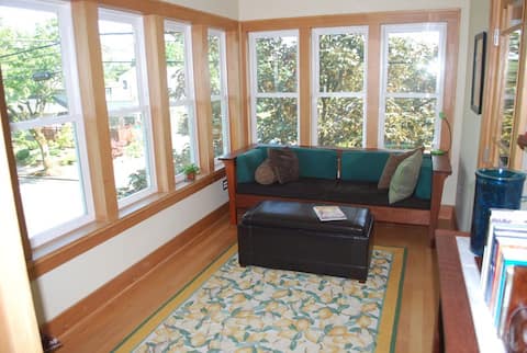 A sunny separate studio w/skylights