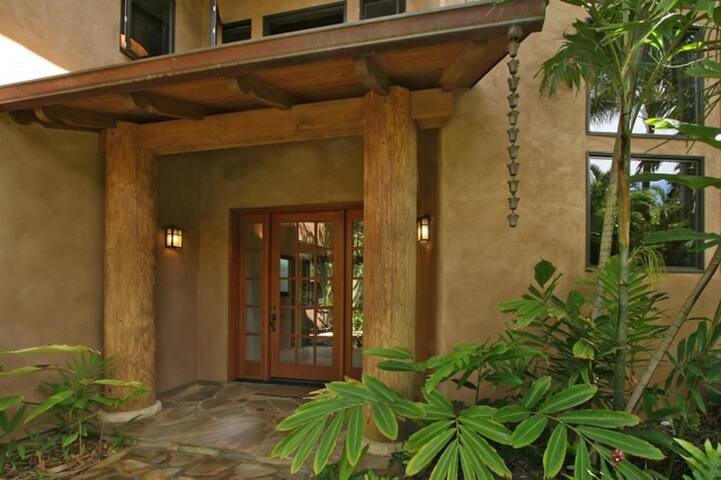 Very Private Oceanfront Home! Paia Paradise! gallery image 4