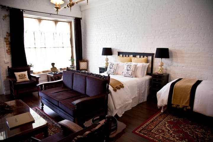 INDIGO SUITE AT CHILTERN COTTAGE