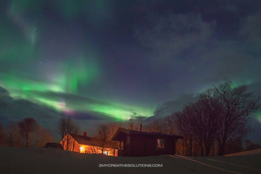 The cabin with Aurora Borealis april 2017